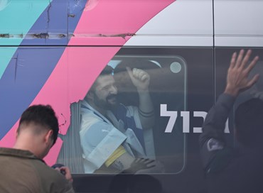 La giornata degli ostaggi: Tel Aviv accoglie i rapiti