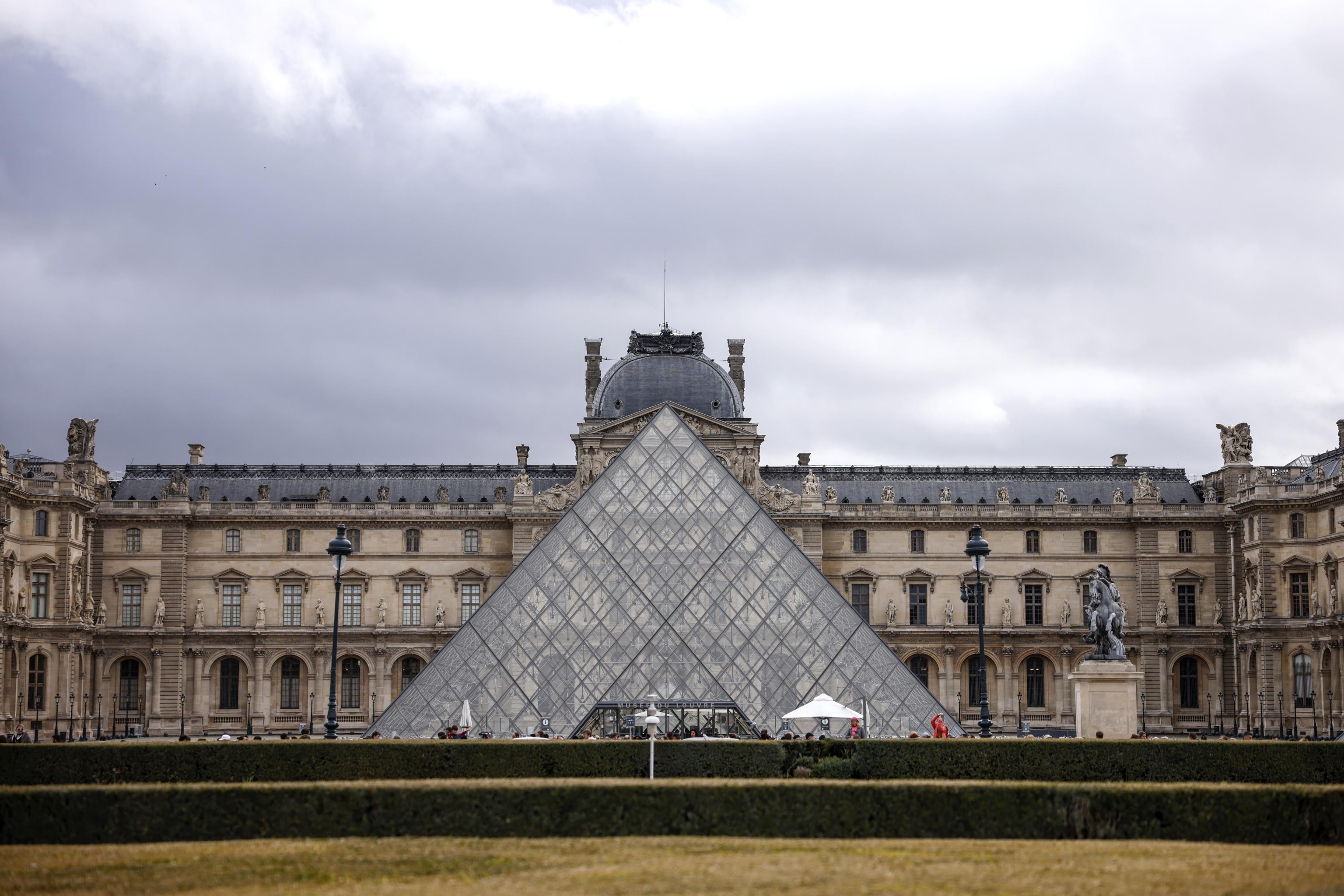 Furto del secolo: si cercano i ladri del Louvre