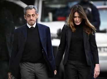 Sarkozy entra in carcere, i fedelissimi intonano la Marsigliese