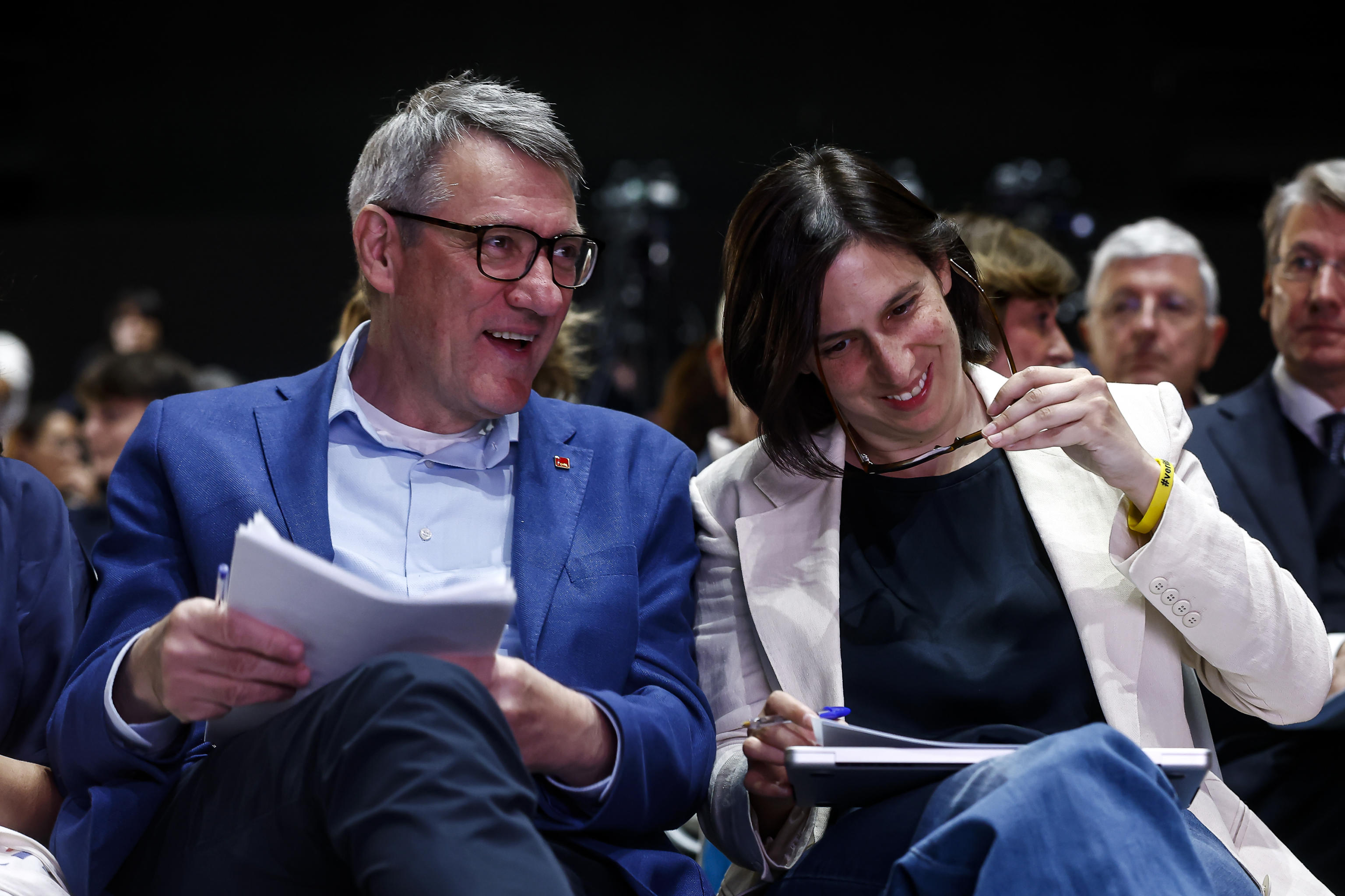 Continua la lotta a coltello tra Schlein e Landini