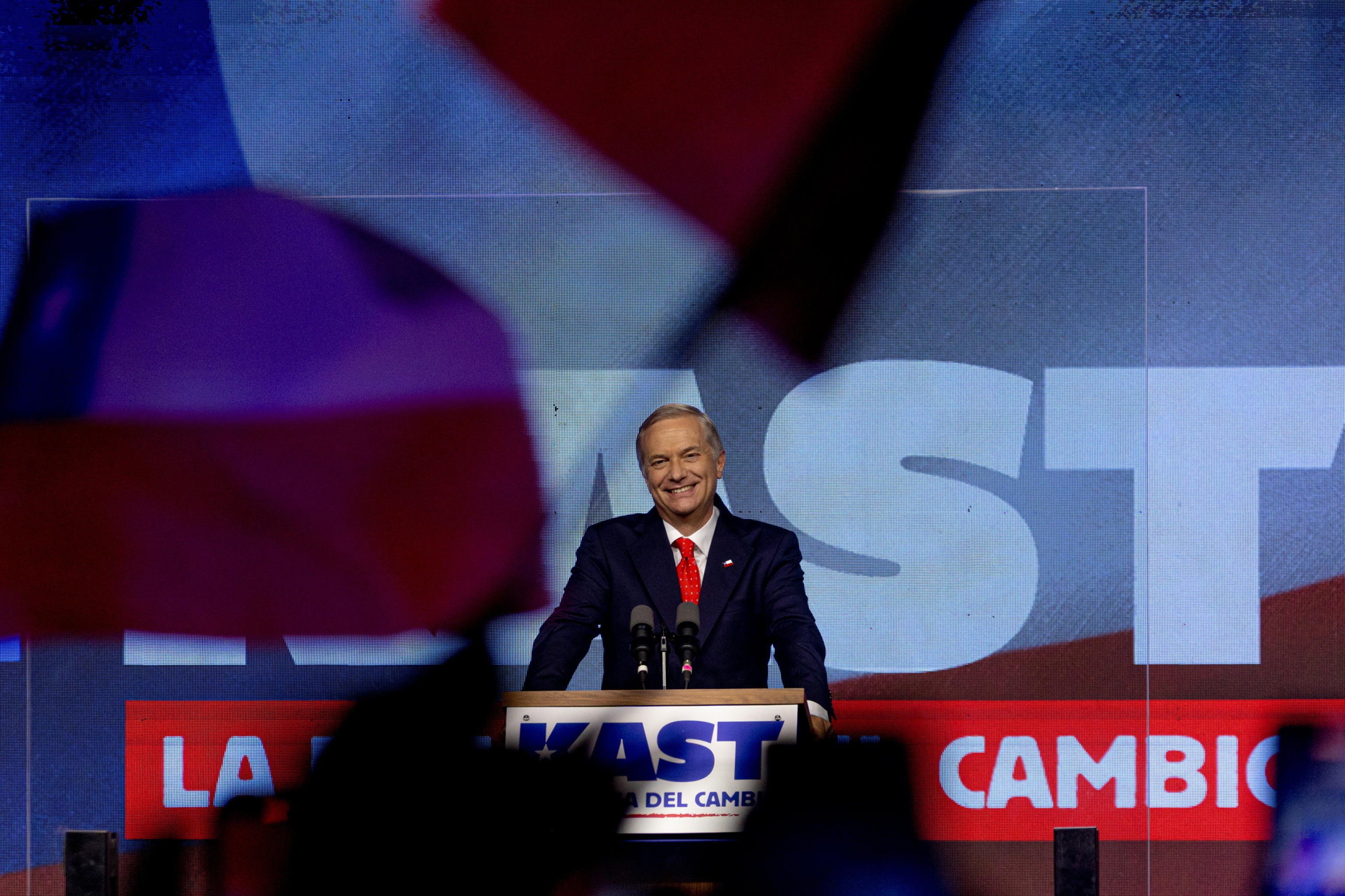 Elezioni in Cile, è ballottaggio tra Kast e Jara