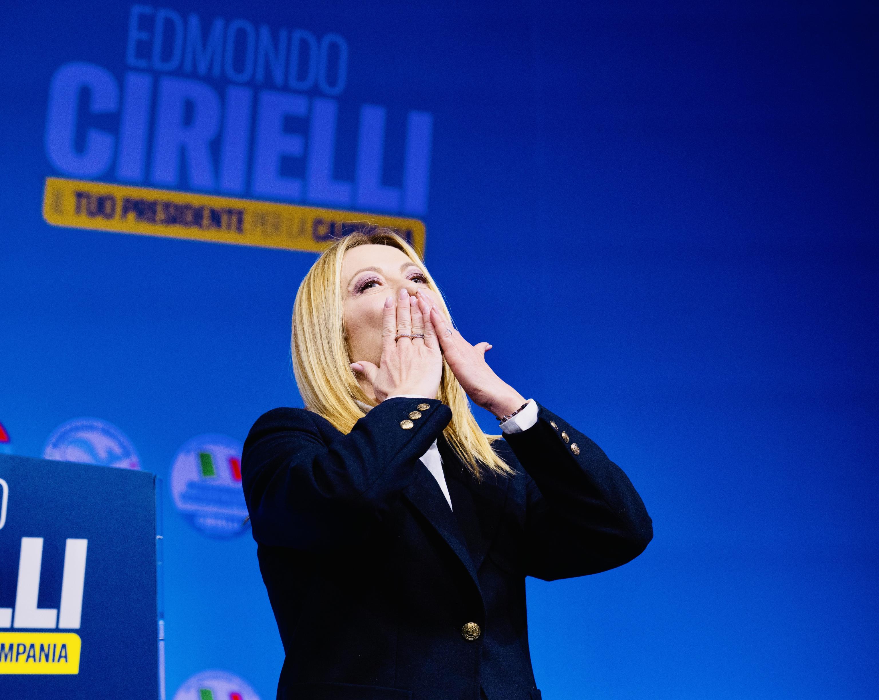 Chi non salta progressista è