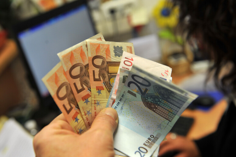 Il potere e la paura del contante