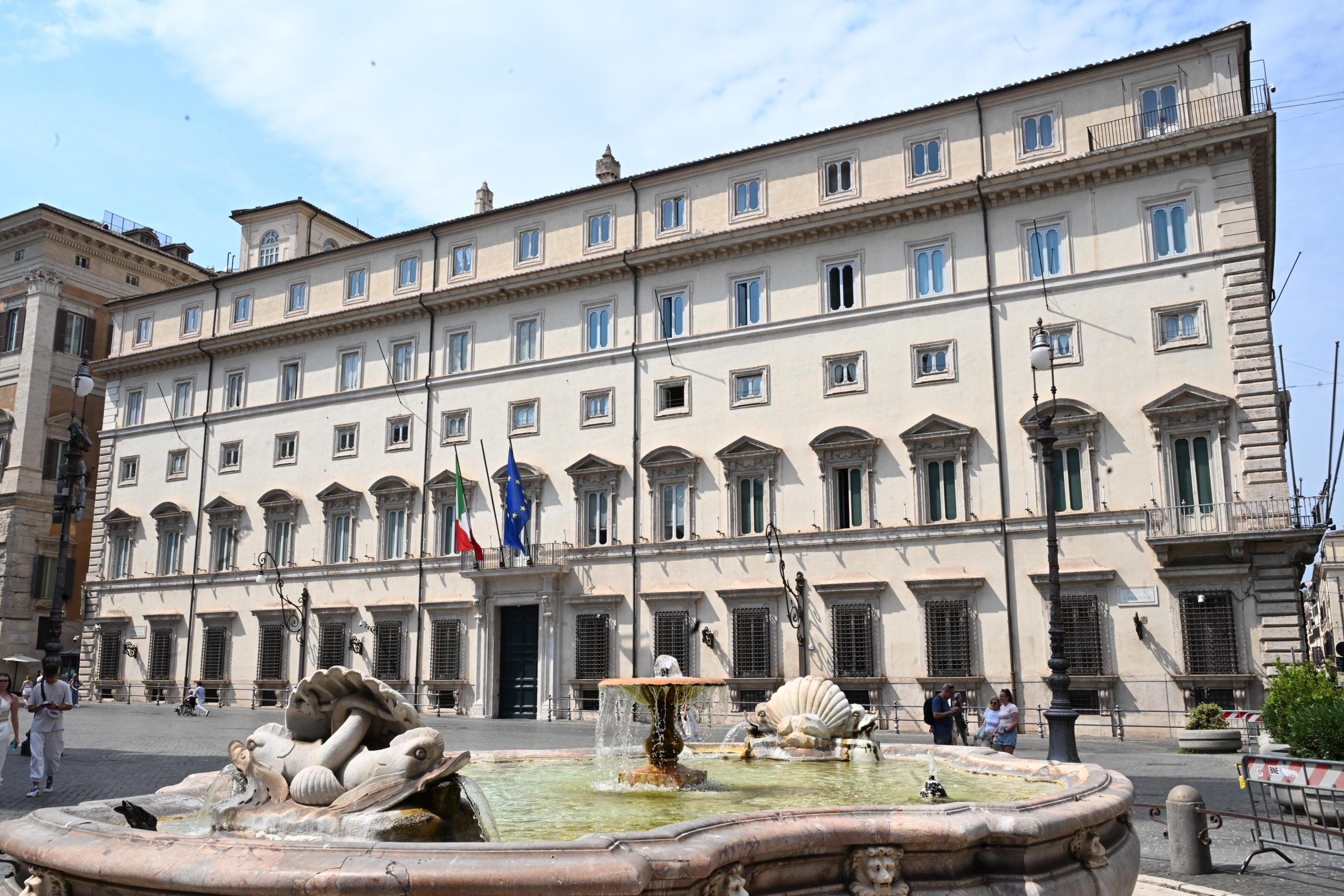 Una tassa è una tassa è una tassa: anche i due euro sui pacchi