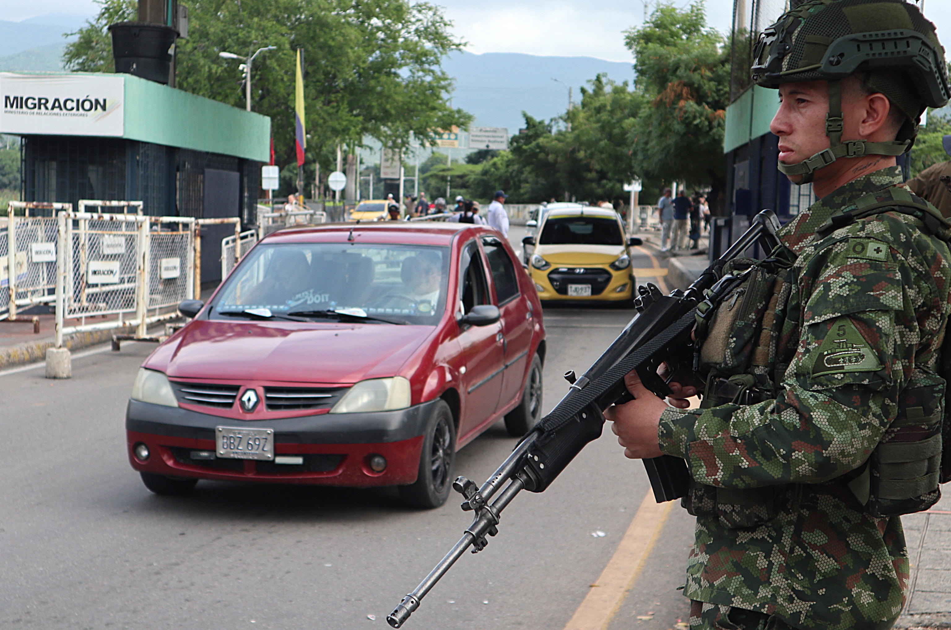Le richieste degli Usa, mentre a Caracas tornano i tank