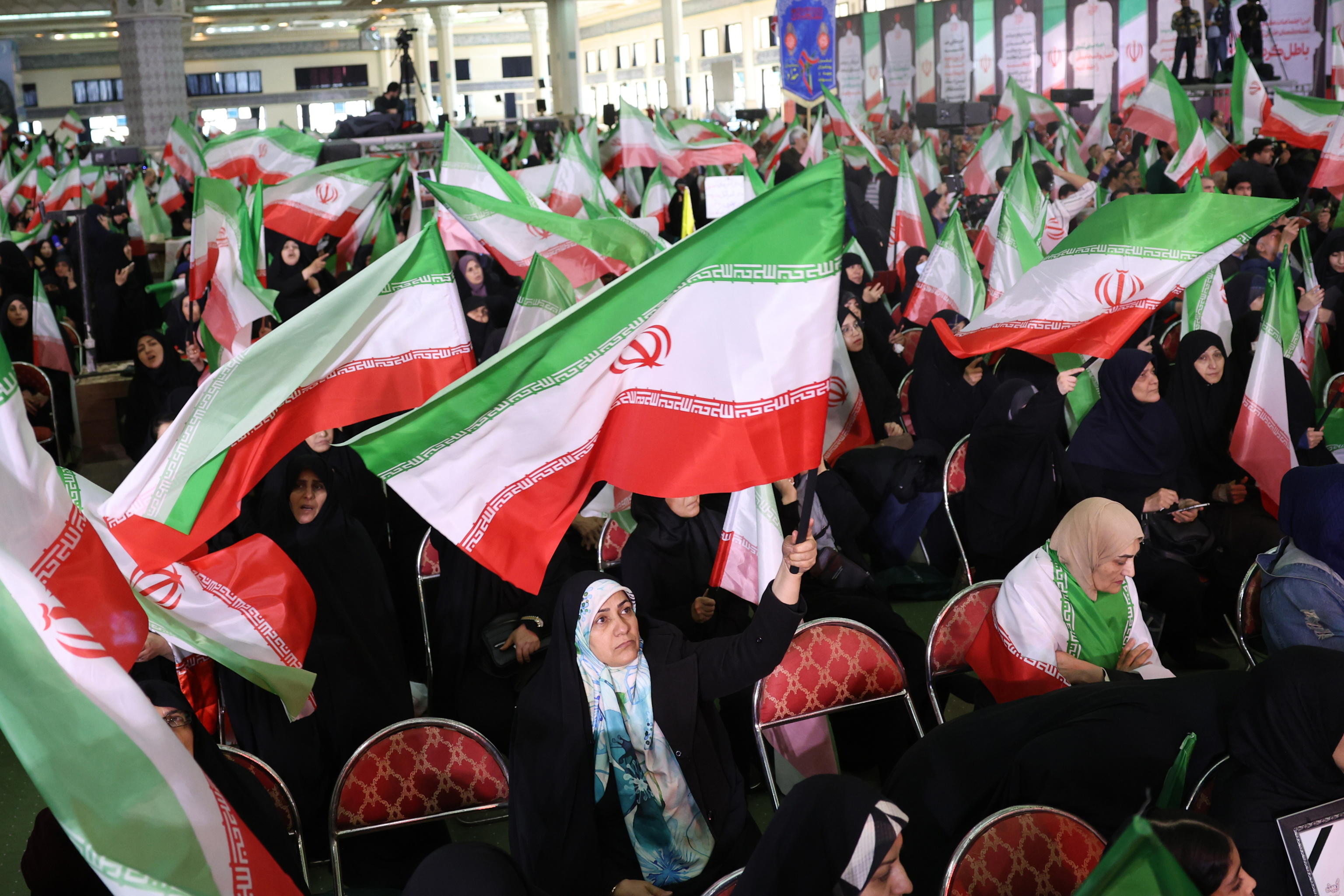 Gambetto di scià: rivolta o trattativa?