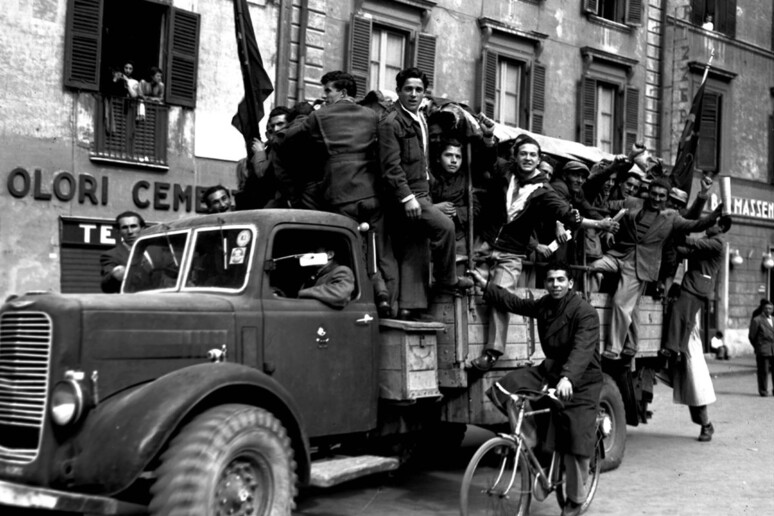 Bella Ciao: il mito postumo e la verità delle trincee partigiane