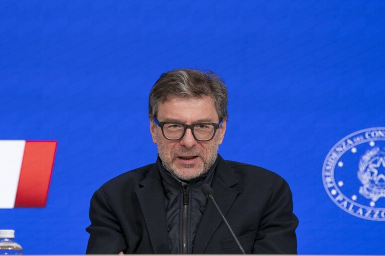 Extraprofitti: la scorciatoia che distrugge il mercato