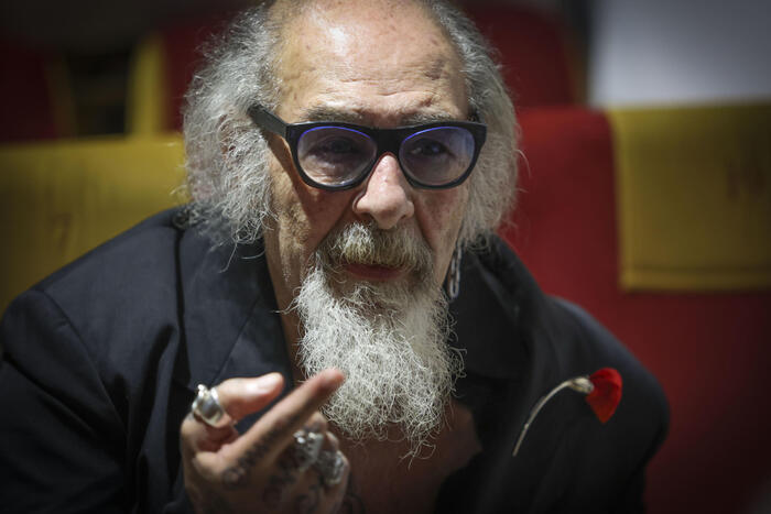 Elogio a Claudia Conte, encomio allo schernologo Roberto D’Agostino