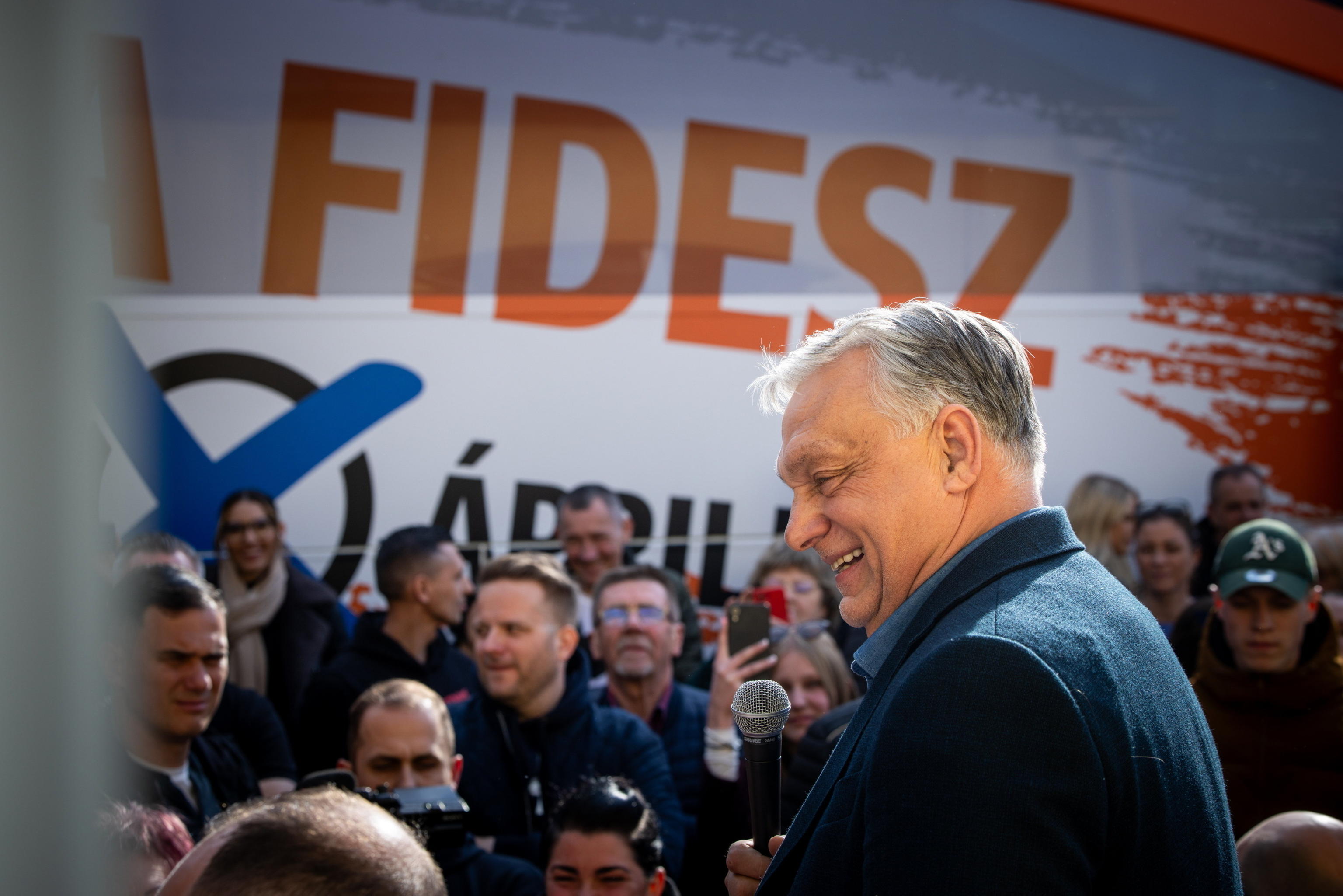 Orbán rompe il silenzio: “La fine di un’era”