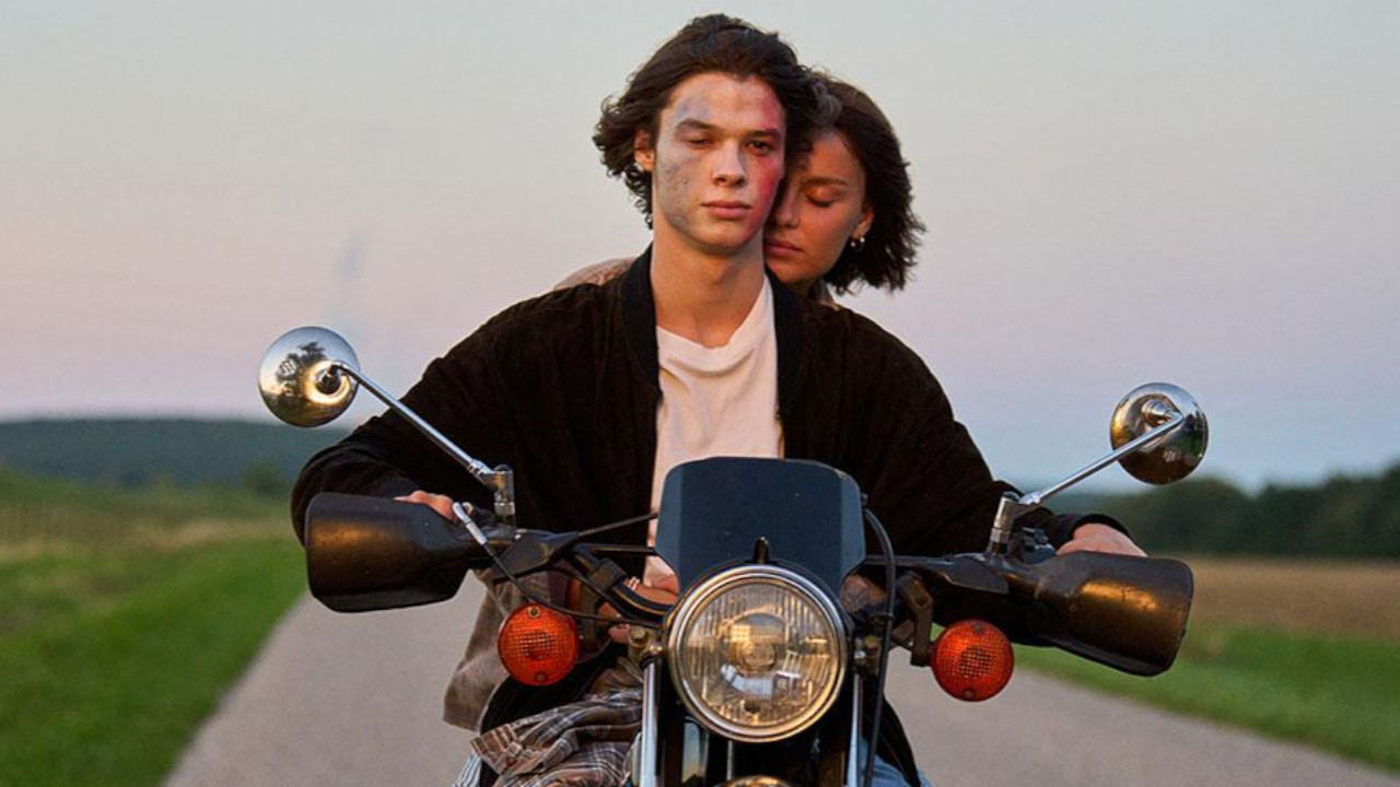 “E i figli dopo di loro”, un film sui primi turbamenti dell’amore