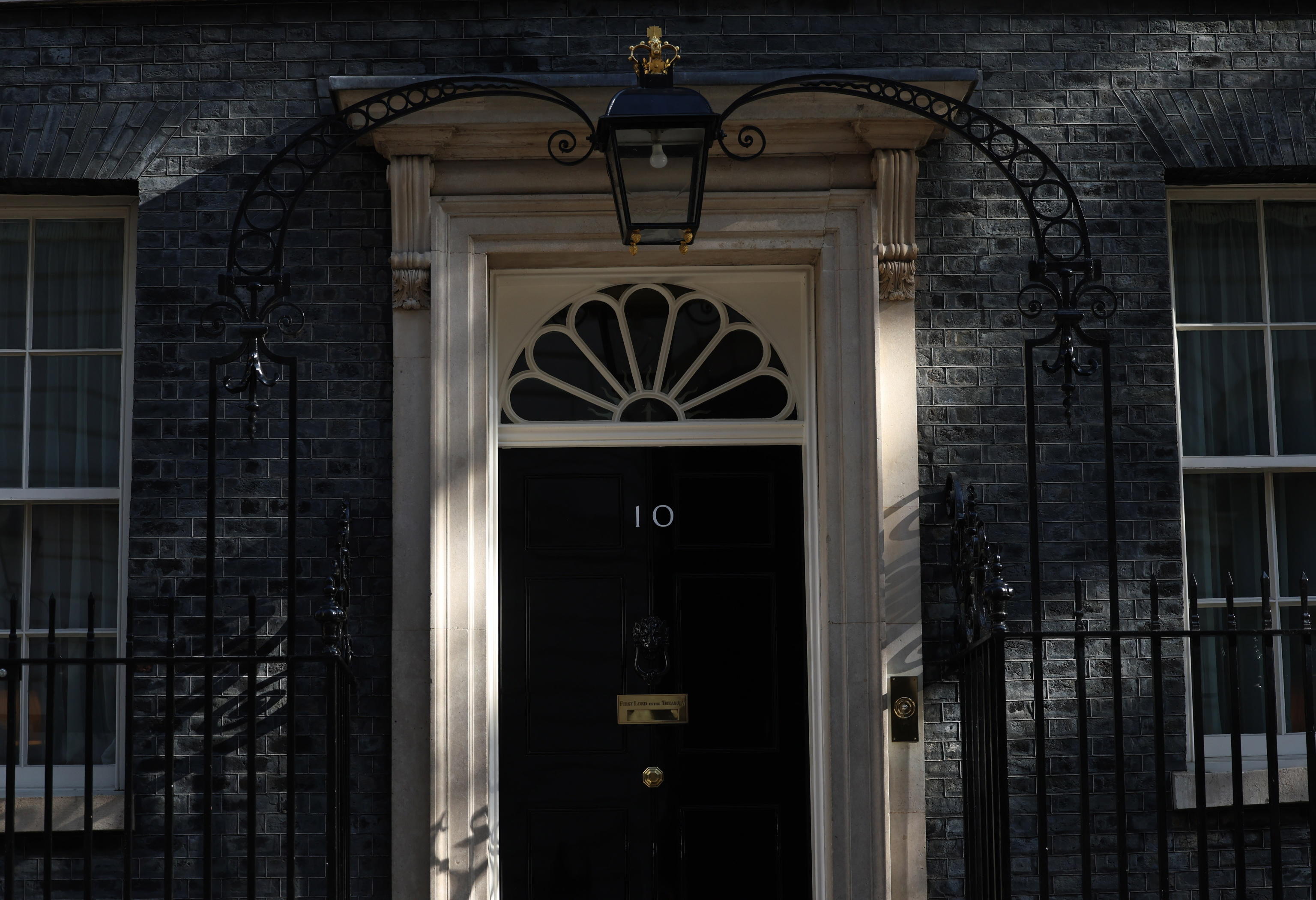 Parlamento Uk: Starmer ha metà dei Labour contro