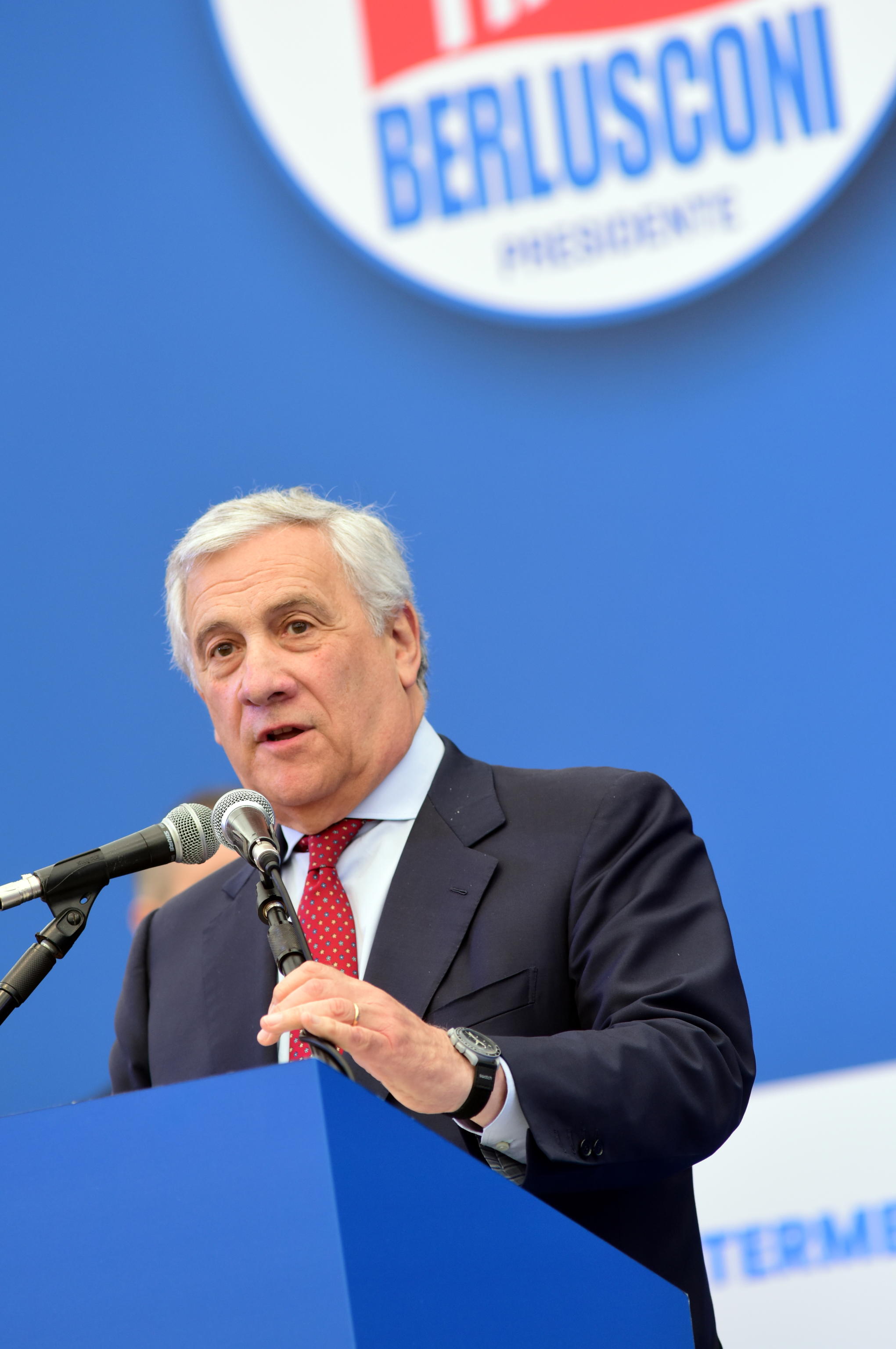Forza Italia, Tajani pensa al Congresso: “Chi vuole si candidi”