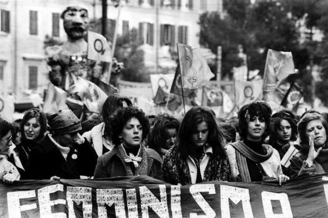 Il femminismo a corrente alternata