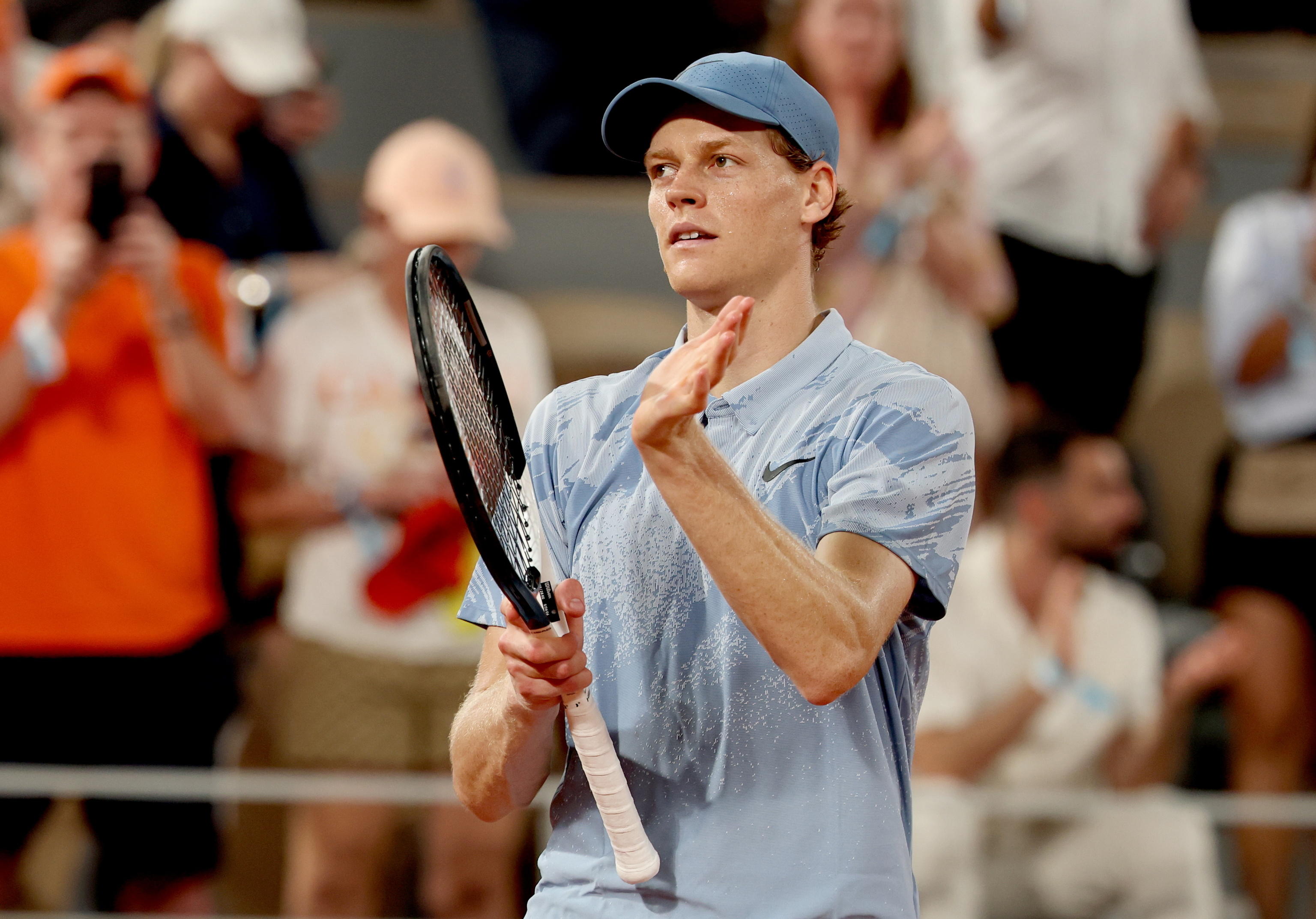 Sinner: esordio vincente al Roland Garros