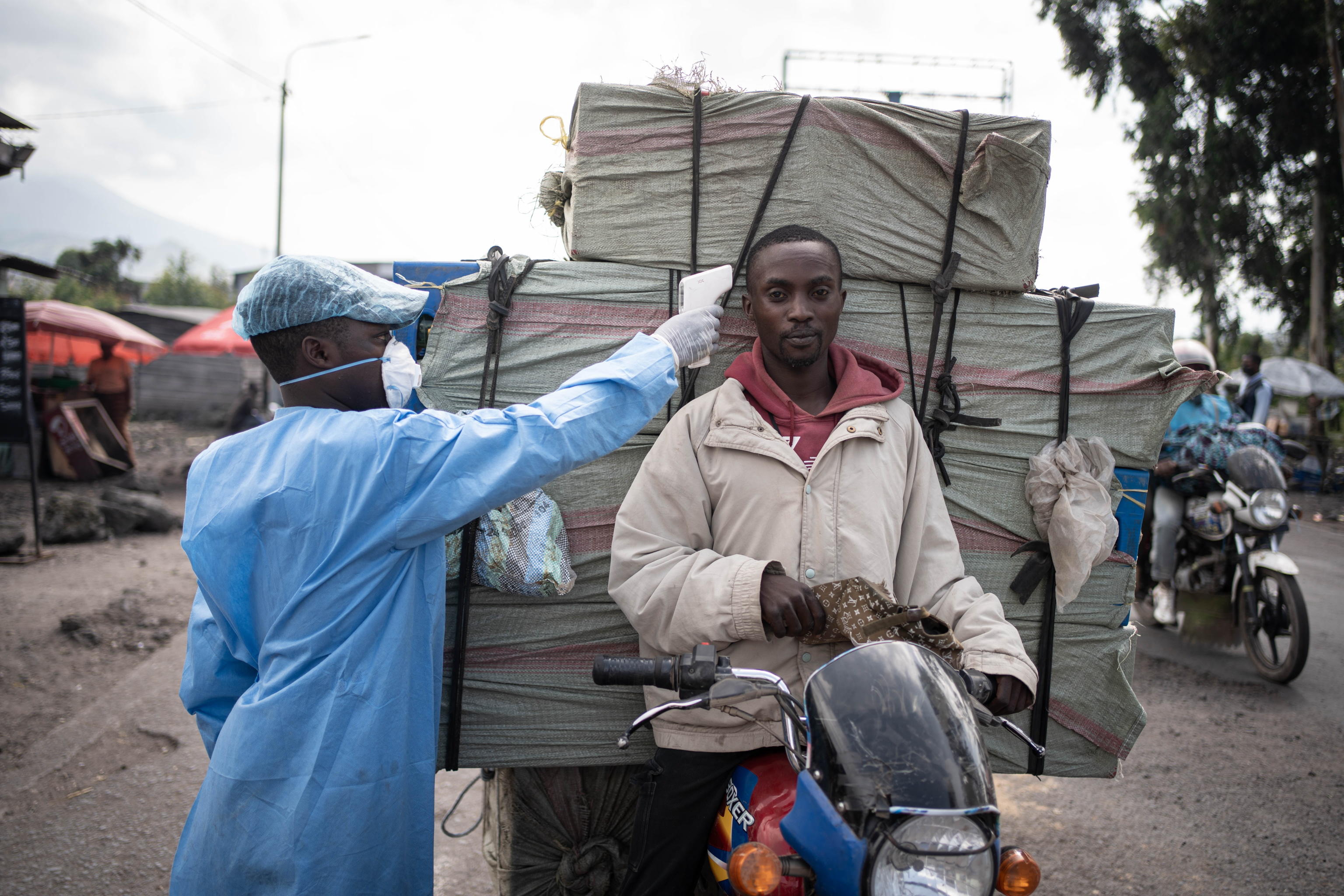 Includiamo di tutto e di più... pure l’Ebola?