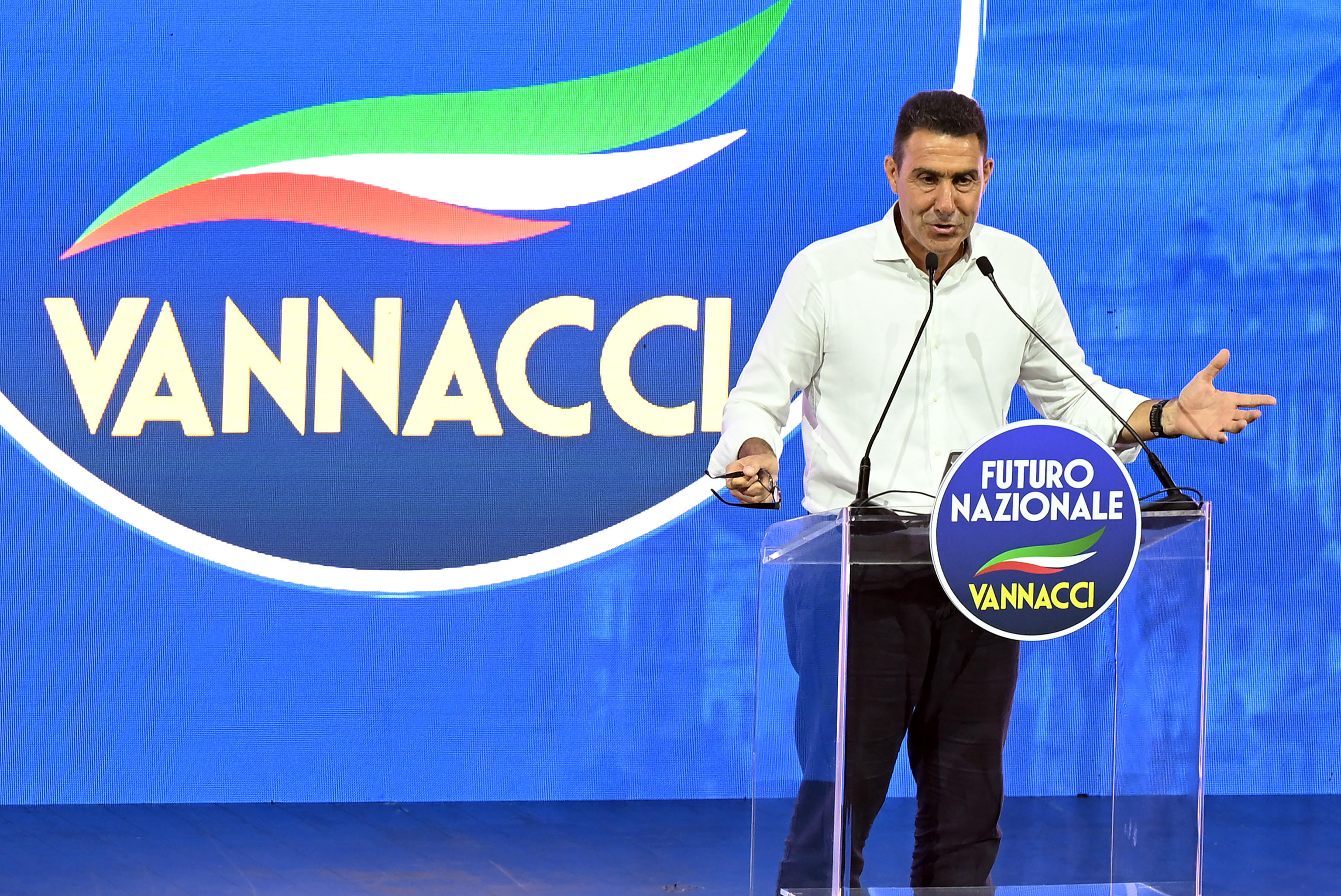 So’ Vannacci tuoi! Indietro tutta