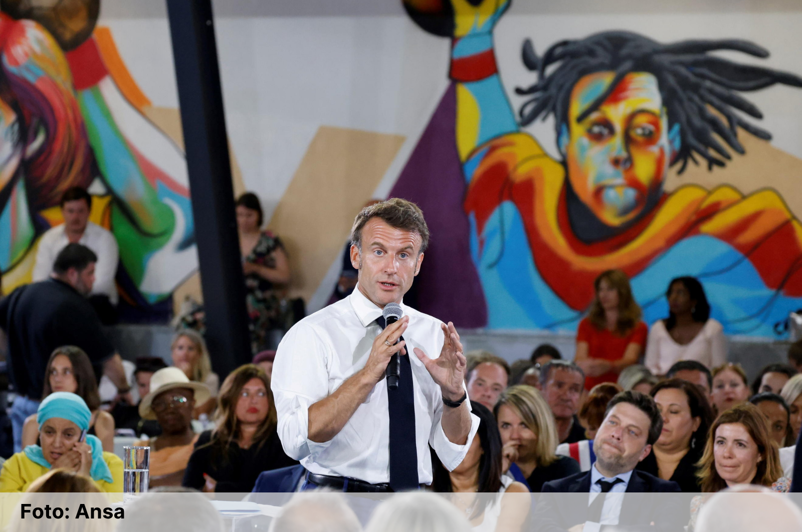 La Francia vieta i social ai minori di 15 anni