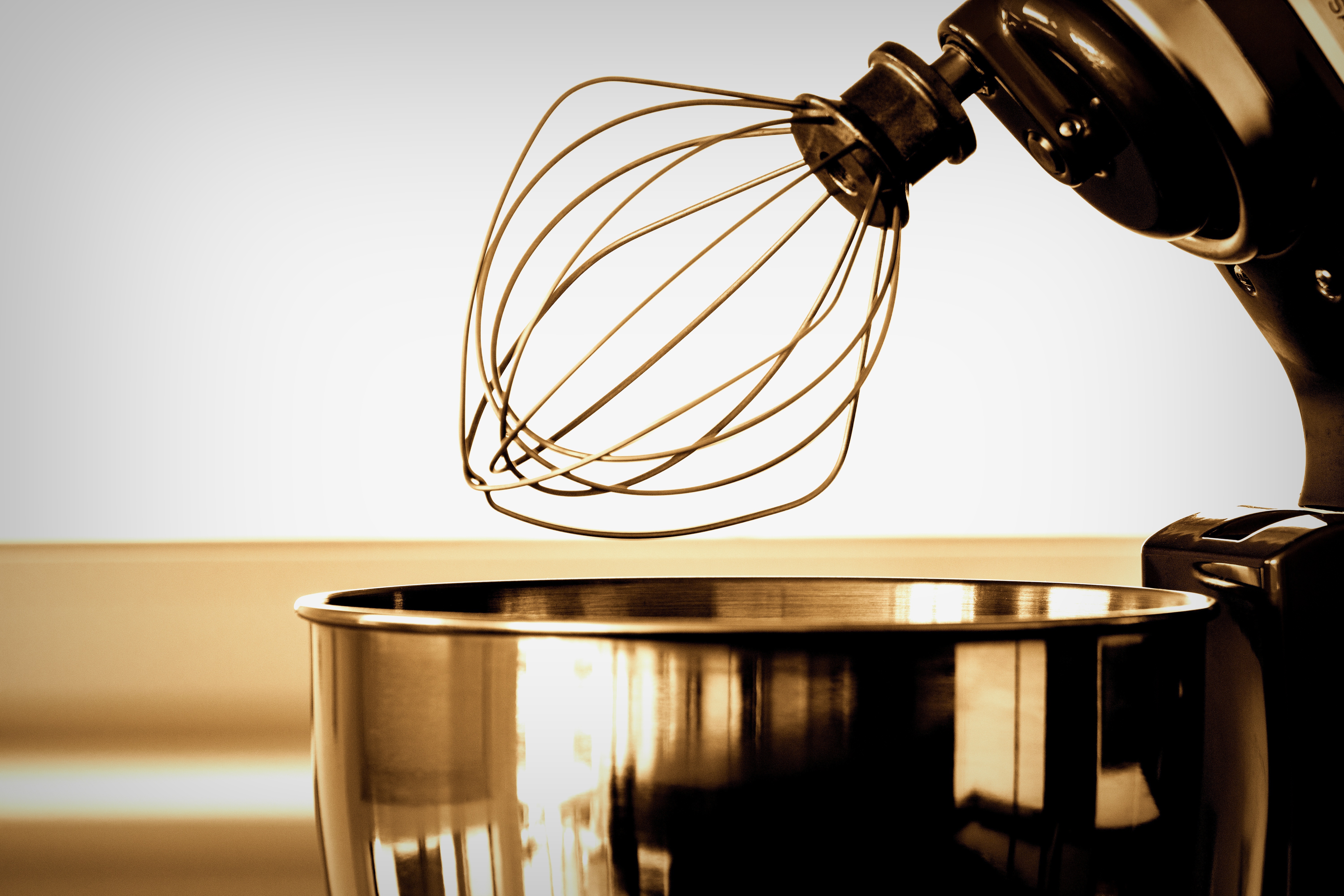 Nuove abitudini in cucina: come la tecnologia sta trasformando la preparazione dei pasti quotidiani
