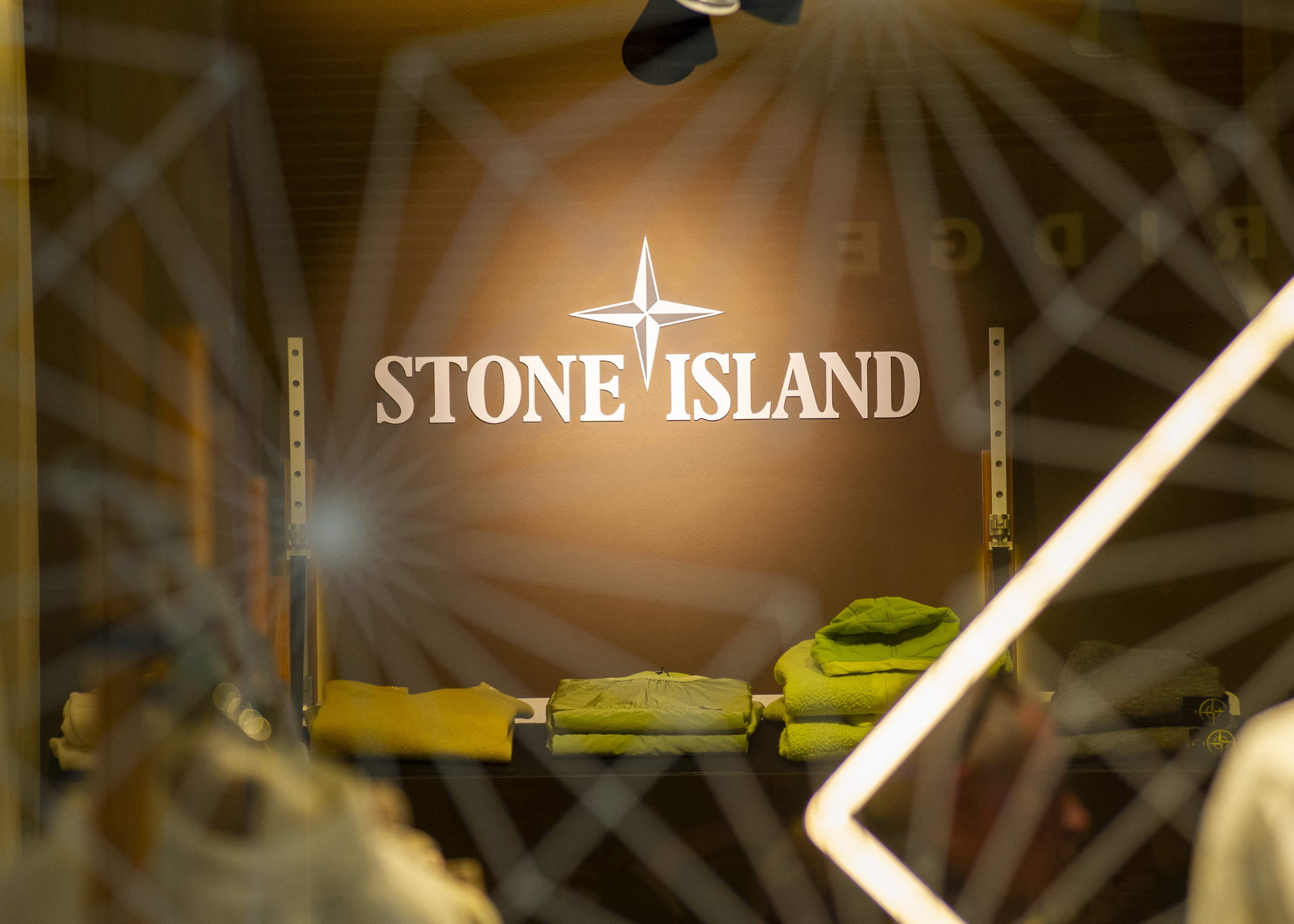 Sottosuolo. Stone Island “nel pit”: ora l’hardcore è mainstream?