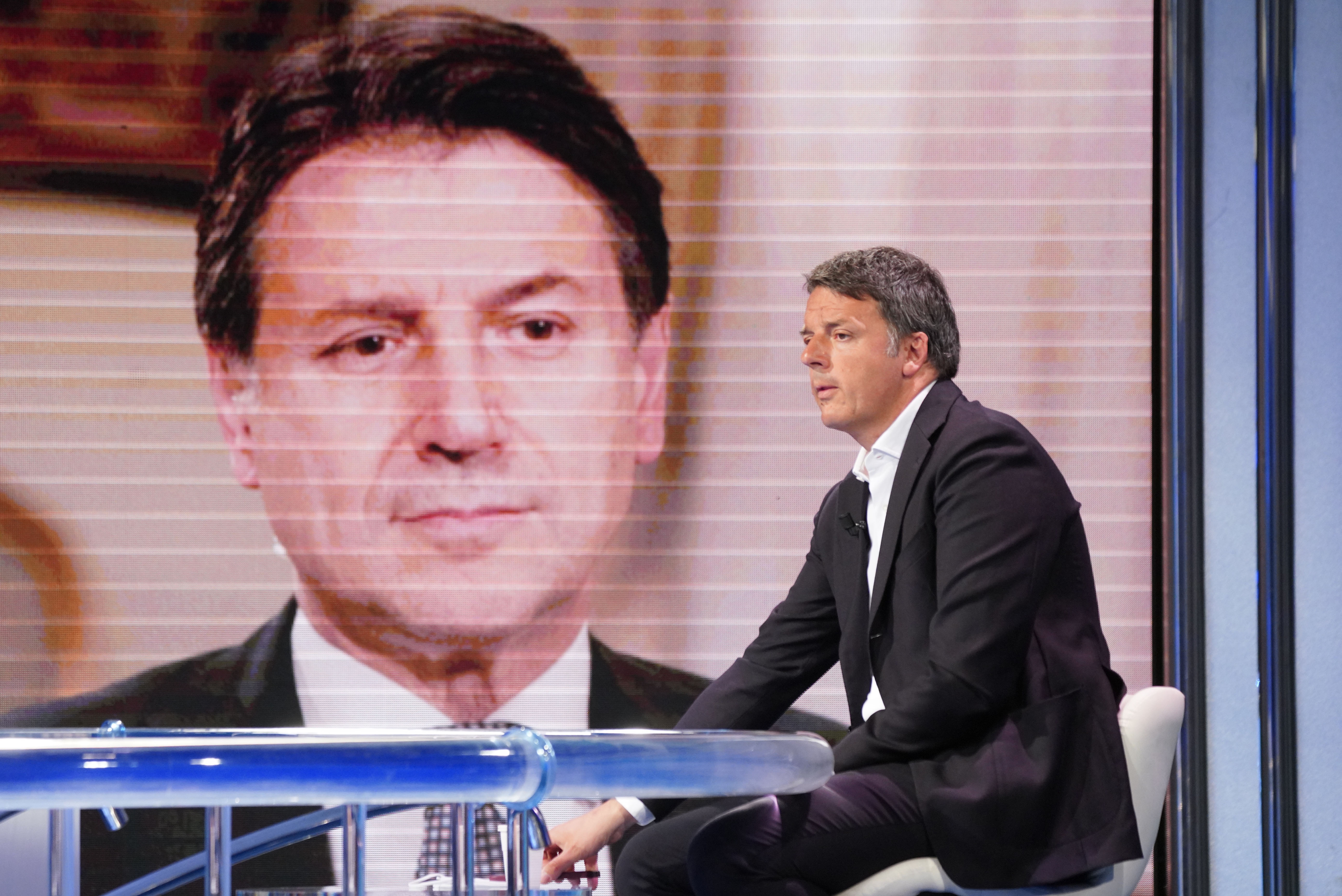 Renzi come Conte: tanto fumo e un arrosto bruciato