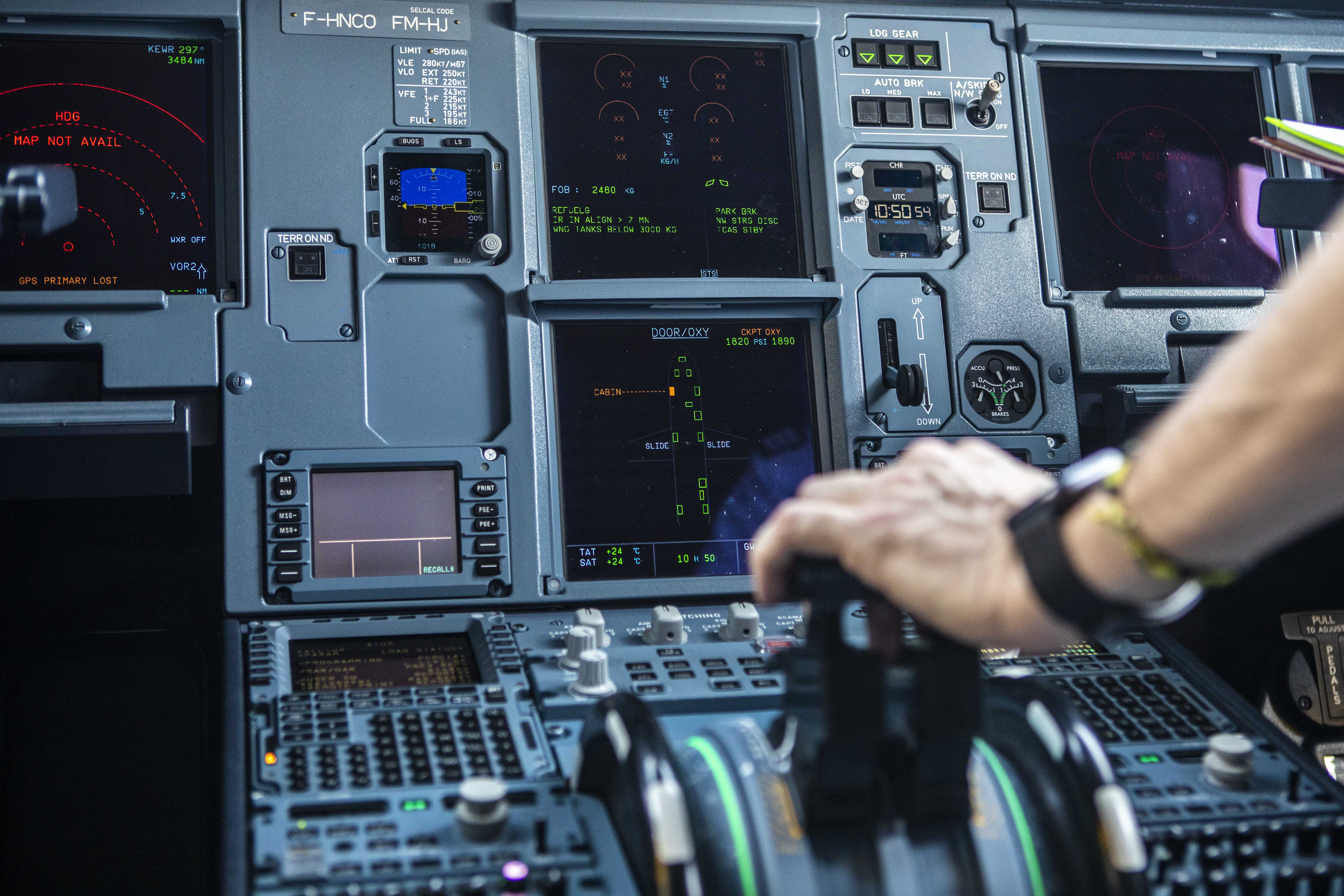 Donne in cabina di pilotaggio: il divario di genere tra Italia e Marocco