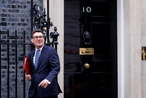 Burnham vuole limitare le donazioni ai partiti (per frenare Farage?)