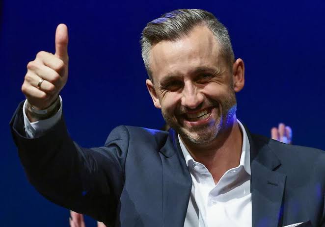 La destra avanza in Europa? Aboliamo le elezioni!