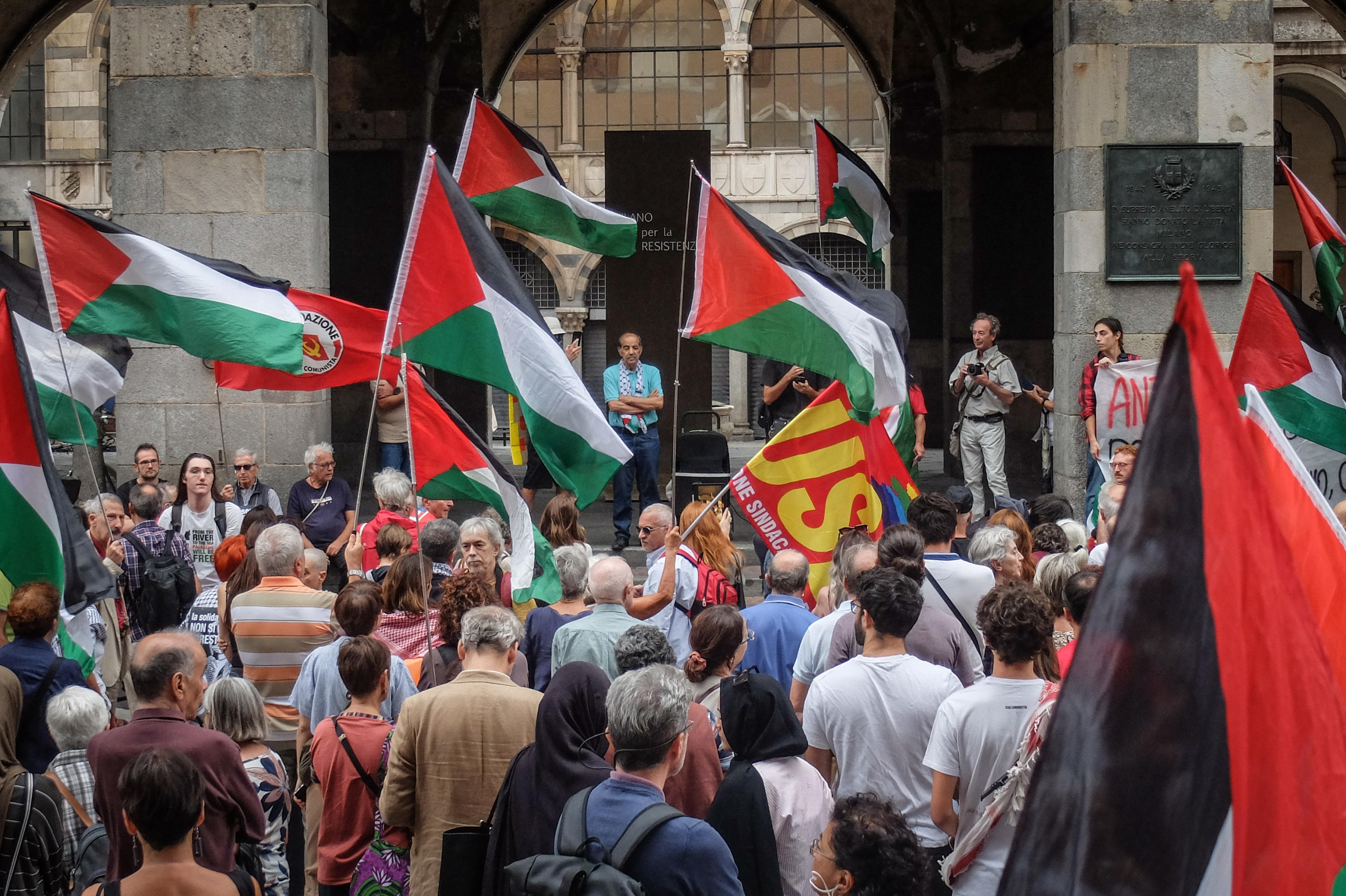 Nazionalisti o sinistra: chi è il vero nazista?