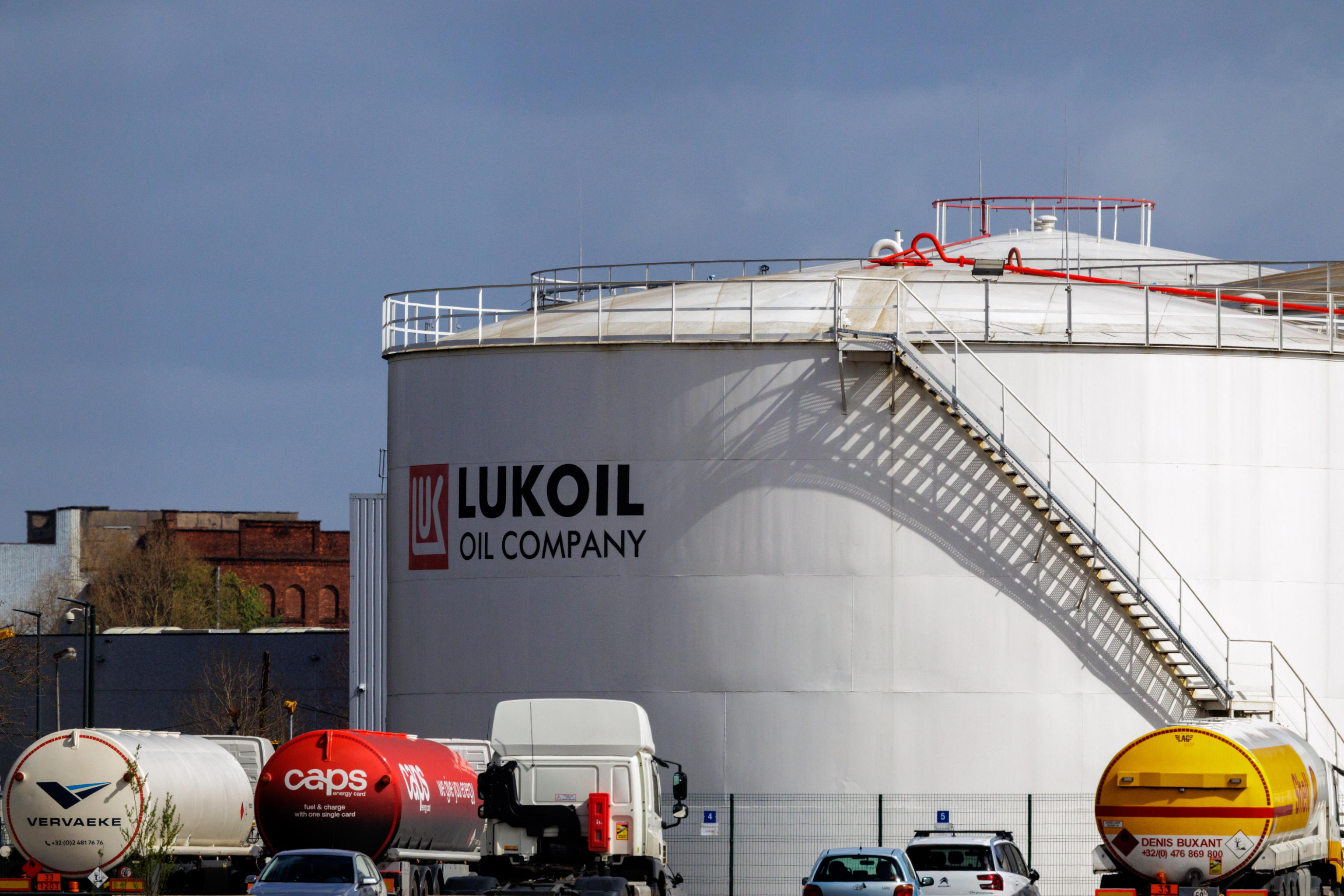 Le sanzioni presentano il conto a Lukoil