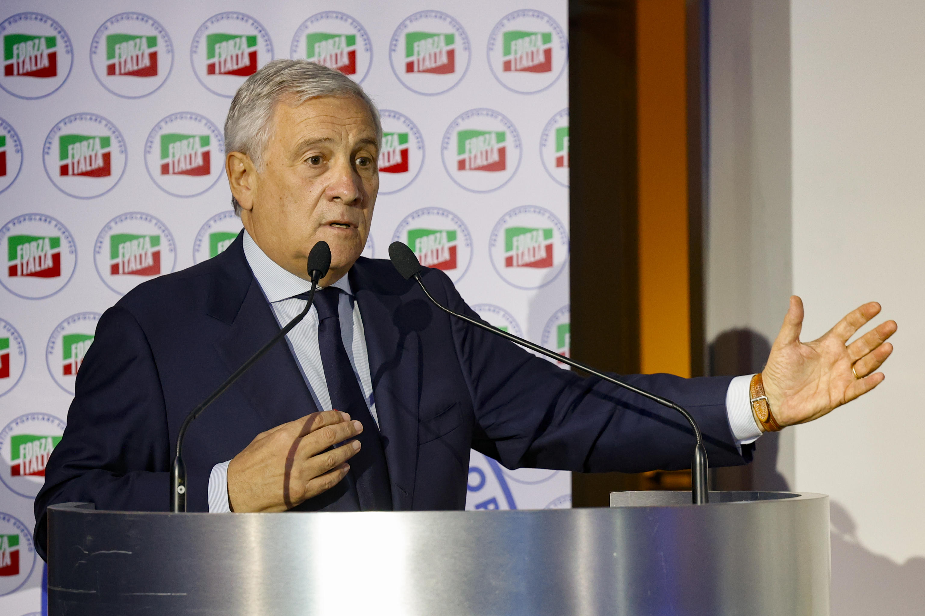 Tajani lancia la sfida a Vannacci: “Non mi pare serva”