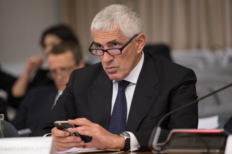Casini: il passo di lato vista Colle