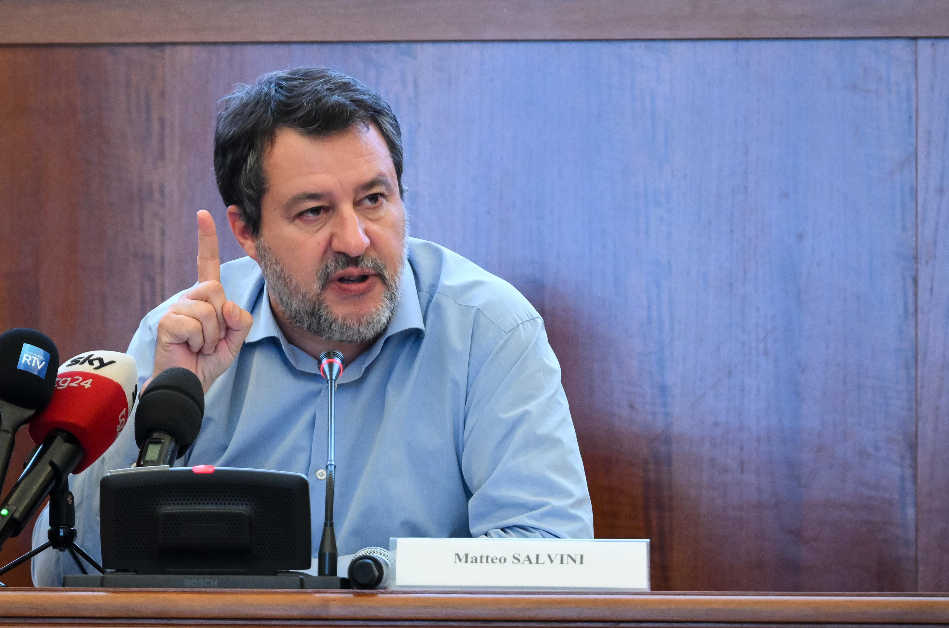 Lega, Salvini si dimette da segretario per ricandidarsi 