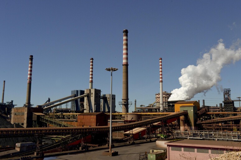 Solo il parlamento può evitare una ormai obbligata chiusura del centro siderurgico di Taranto