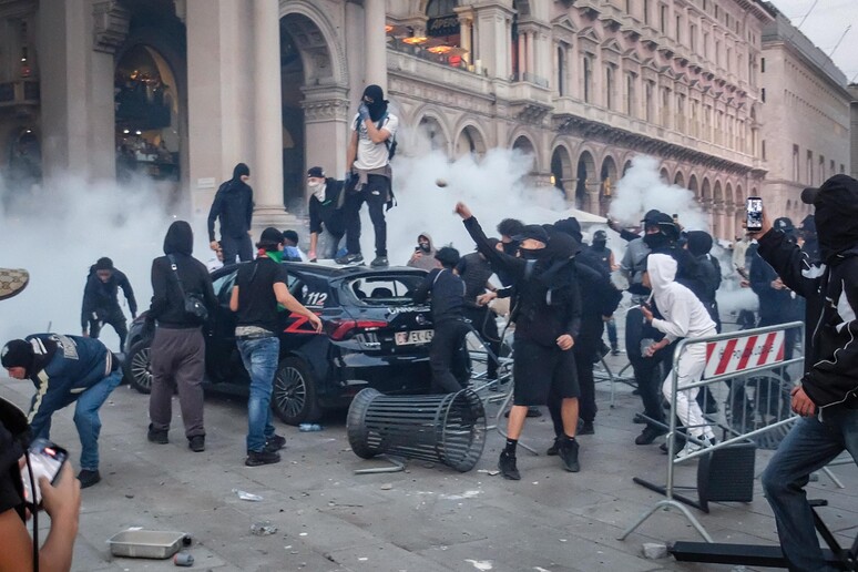Le due bolle: dai cortei degli anni ’70 al pacifismo che disarma l’Europa