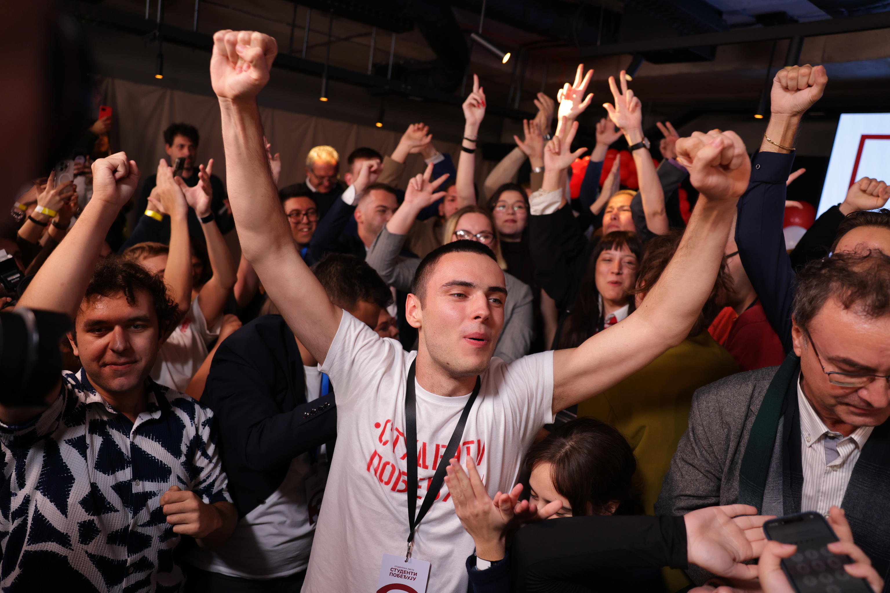 Serbia, gli studenti vincono le elezioni: Vučić ammette la sconfitta