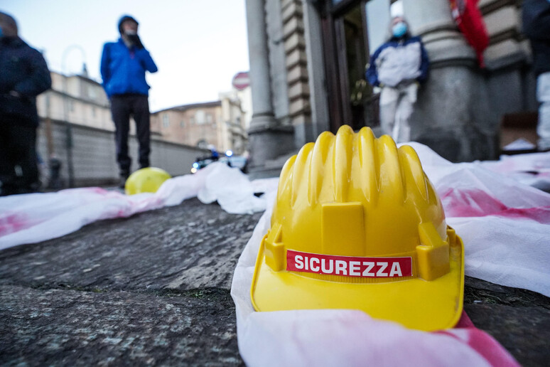Oltre la retorica dell’emergenza: dieci anni di morti sul lavoro tra Italia ed Europa