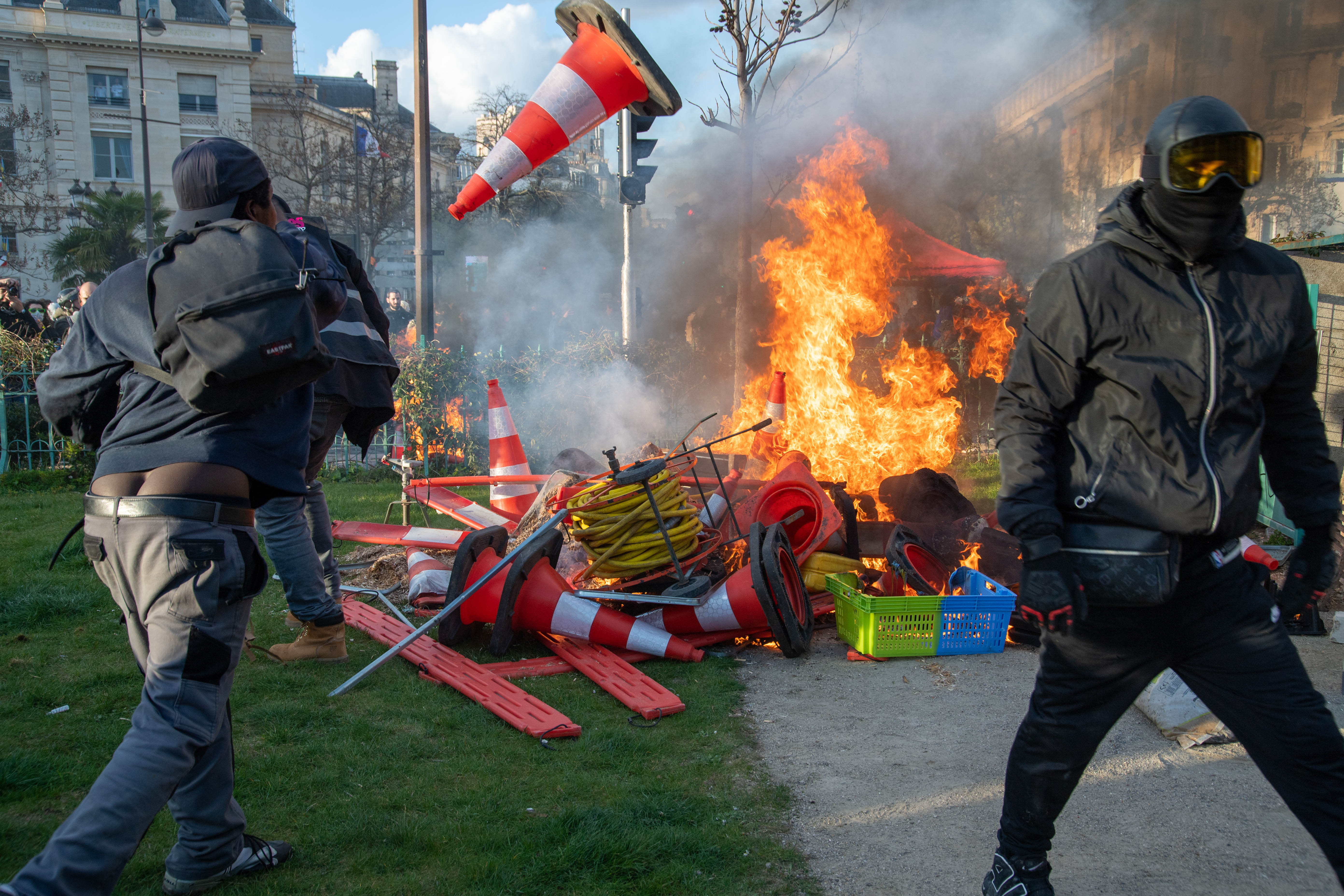 La Francia anticasseur: chi rompe paga!
