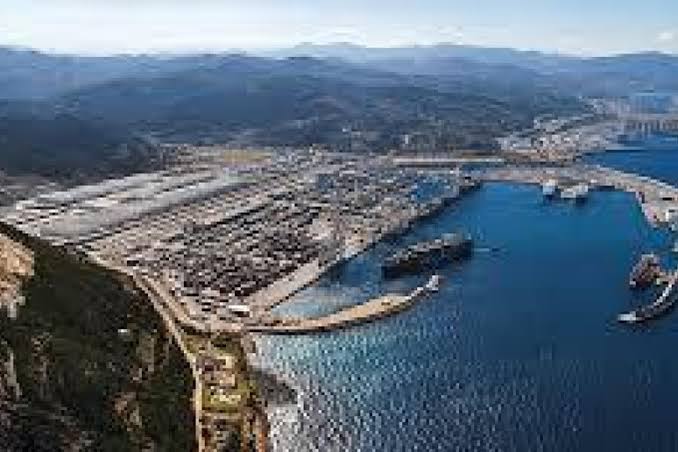 Il Marocco costruisce la sua centralità mediterranea: porti, energia e leadership globale